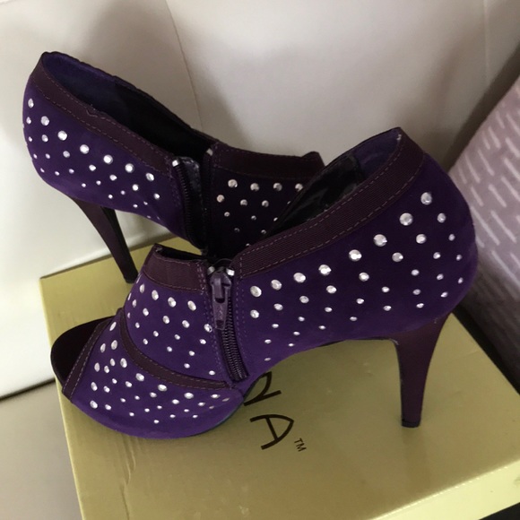 WOMENS Shoes - Picture 3 of 4